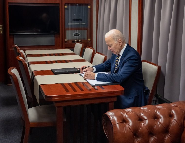 Egyre többen követelik Biden visszalépését a saját párttársai közül