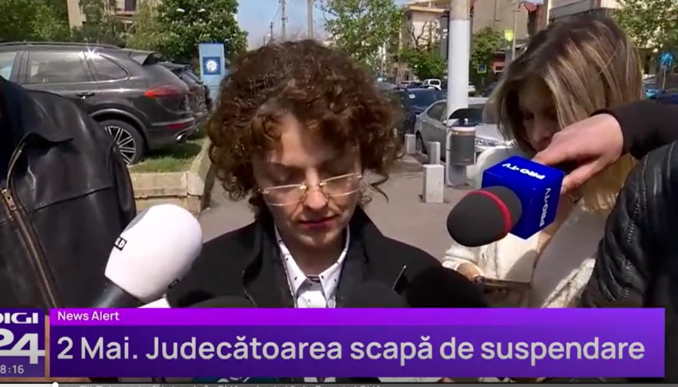 Ioana Ancuţa Popoviciu bírónő nem volt hajlandó nyilatkozni az újságíróknak •  Fotó: Videófelvétel/Digi24