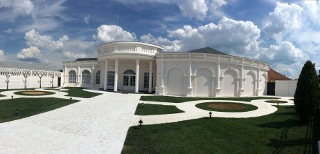 Ledózerolják. Az ingatlan helyén néhány éven belül 16 000 férőhelyes stadion áll majd •  Fotó: restaurantcoloseum.ro