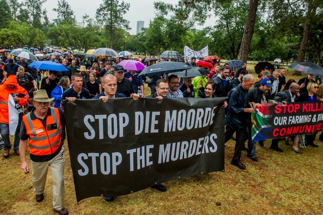 Tüntetés Pretoriában a búr farmerek ellen elkövetett gyilkosságok ellen •  Fotó: AfriForum/Facebook