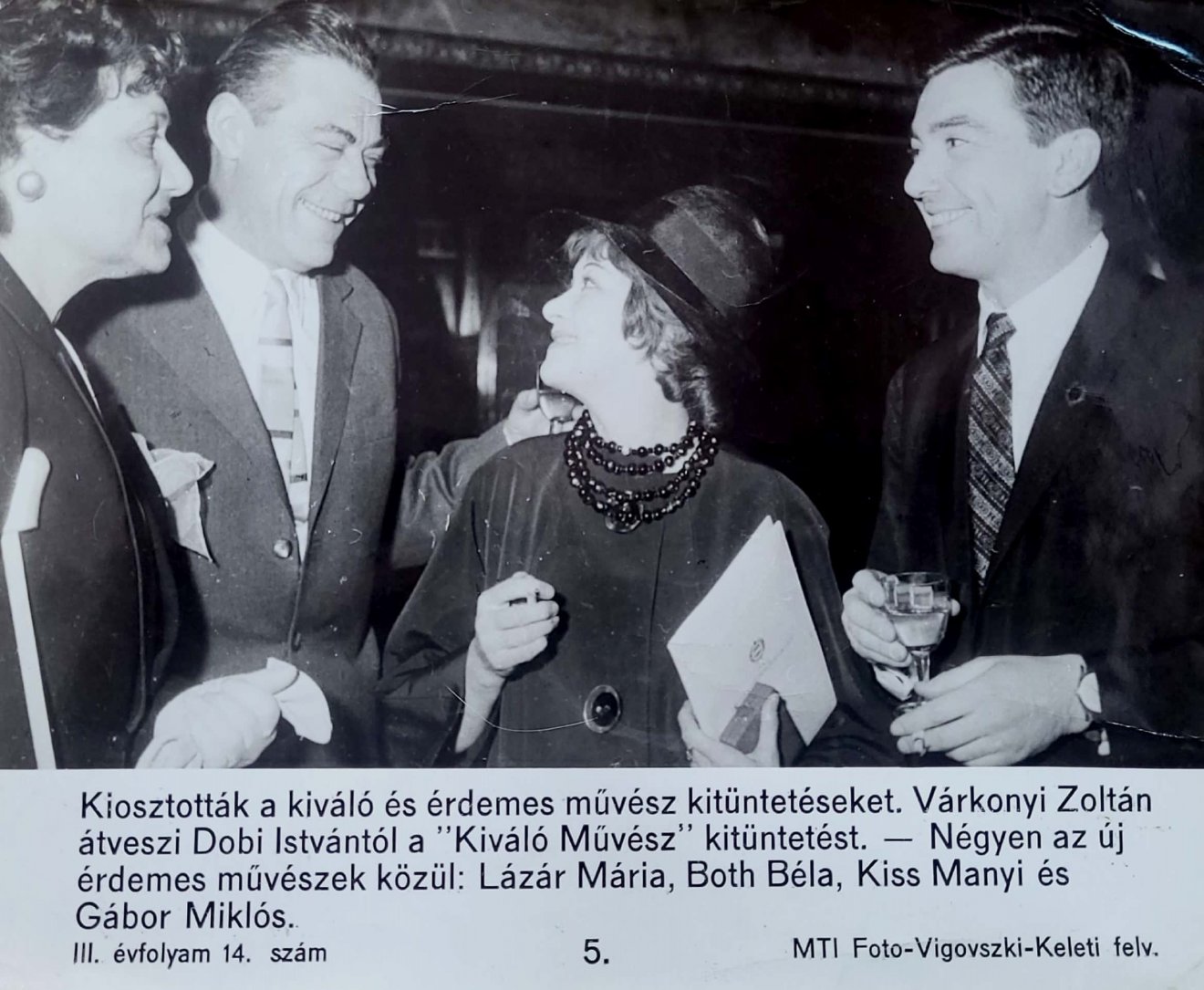 Négyen az újonnan díjazott érdemes művészek közül: Lázár Mária, Both Béla, Kiss Manyi és Gábor Miklós, 1962. •  Fotó: Szabédi Emlékház/Archívum