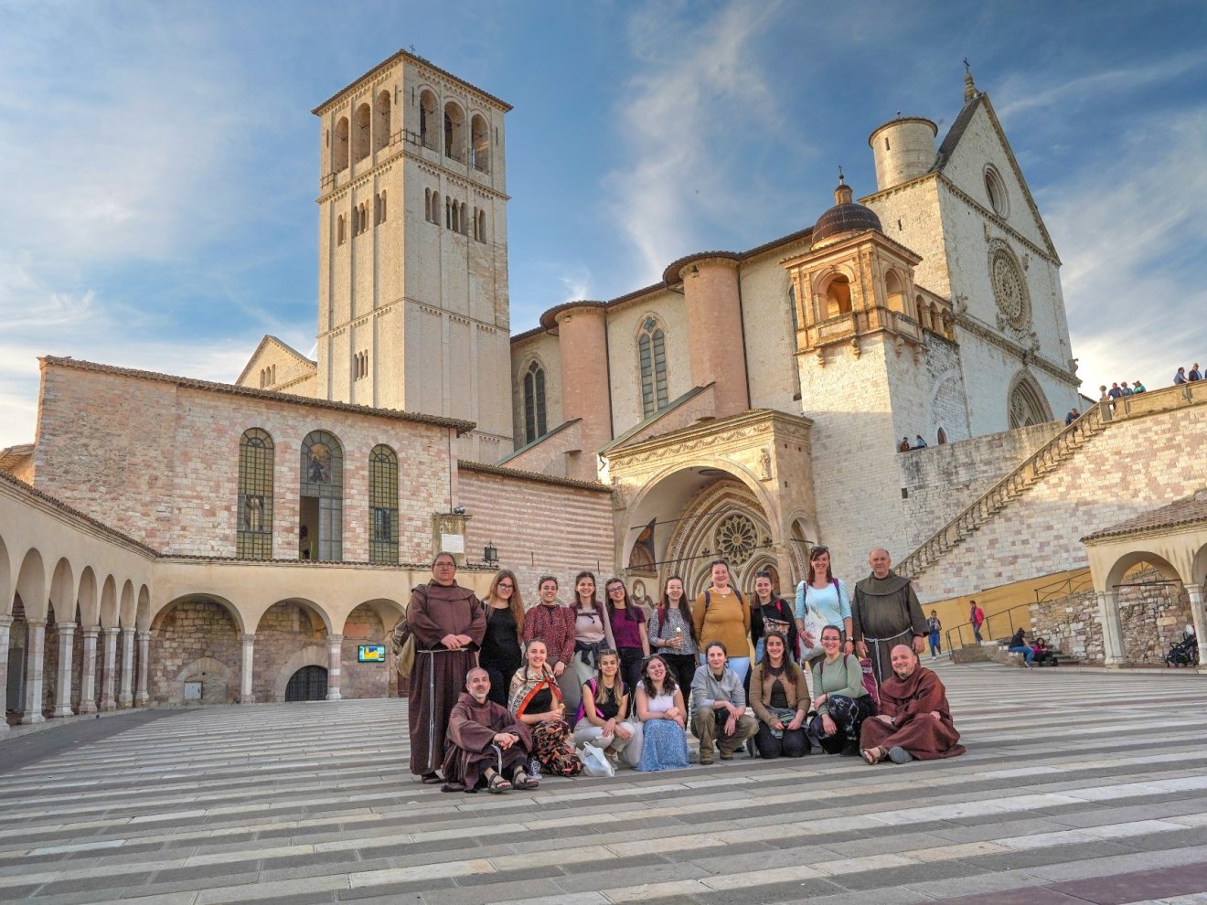 A lánytábor résztvevői útjuk során az Assisi Szent Ferenc-bazilikát is meglátogatták •  Fotó: Pantea Tibor