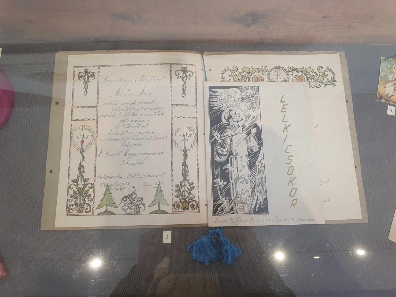 A csíksomlyói ferences szerzetesek küldték ezt az imacsokrot Márton Áronnak püspökké szentelése alkalmából, 1939. február 5-én •  Fotó: Kiss Judit