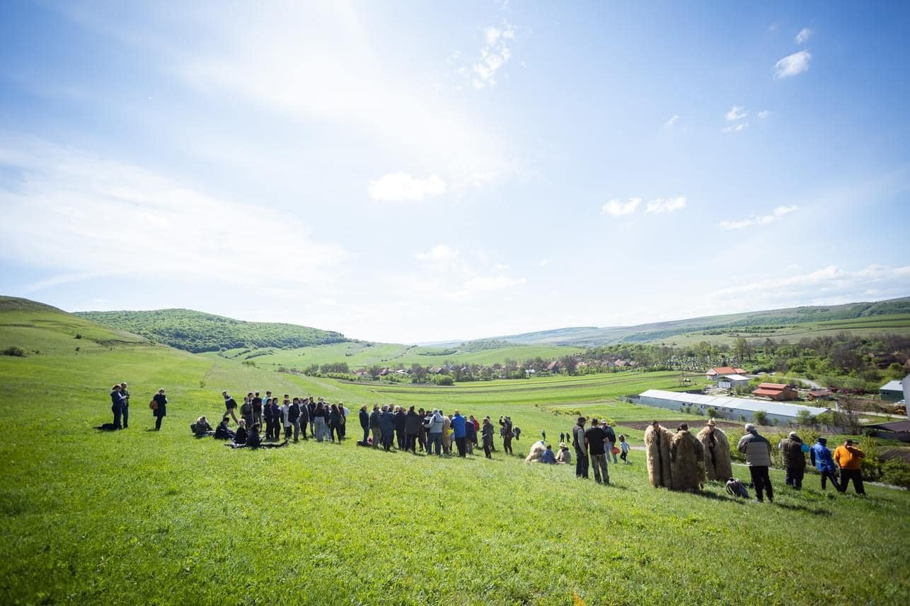 Szent György napja környékén tartják a híres mérai juhmérést, amely mára hagyományt életető rendezvénnyé vált, hiszen nincs közös nyája a falunak •  Fotó: Folkotthon/Sándor Lóránd