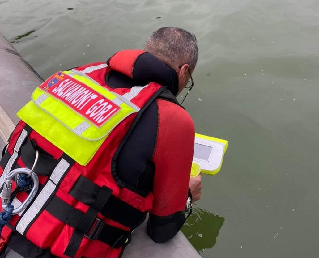 Egy-egy ilyen detektor van a Gorj, Hargita, Maros, Neamţ és Brassó megyei hegyimentő szolgálat tulajdonában •  Fotó: Facebook/Salvamont Romania-Dispeceratul National Salvamont