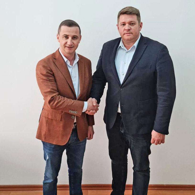 Belecsaptak. Alfred SImonis és Molnár András, az RMDSZ Temes megyei szervezetének elnöke •  Fotó: Facebook/Temes megyei RMDSZ