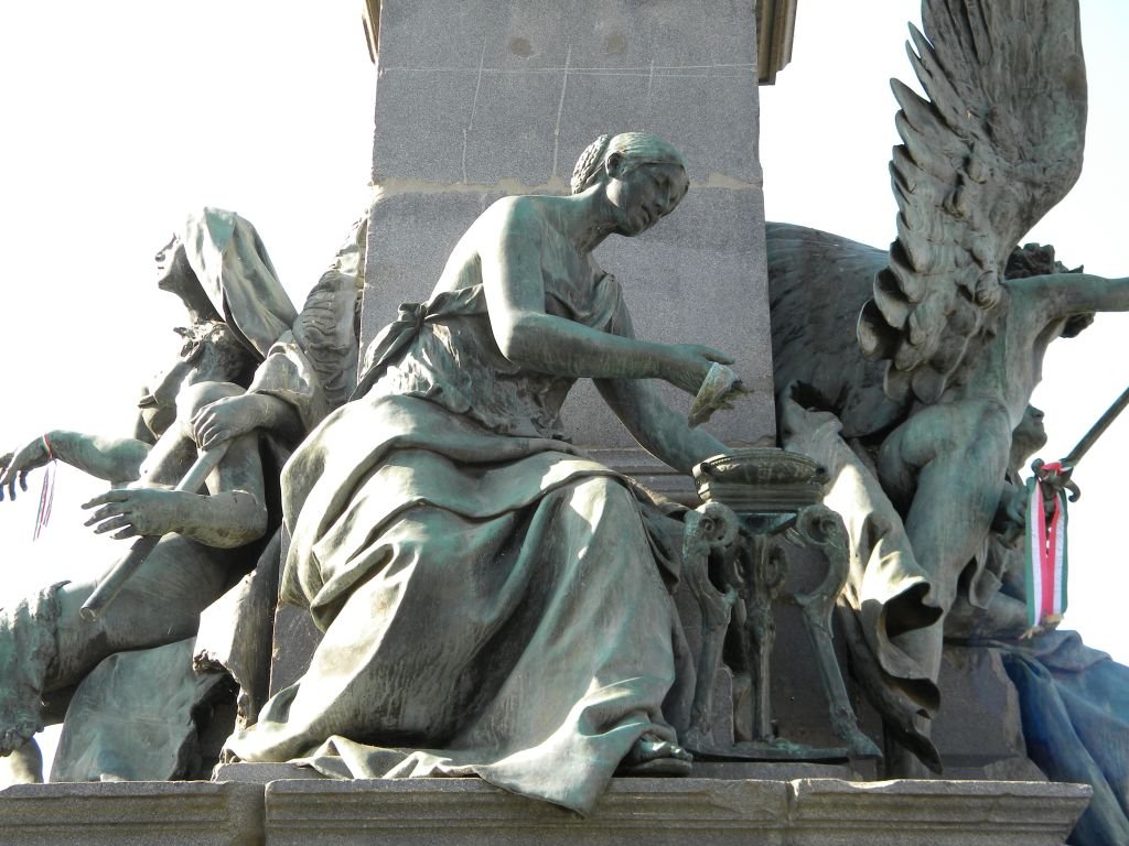 Az Áldozatkészség alakja Zala György monumentális szoborcsoportján •  Fotó: Pataky Lehel Zsolt
