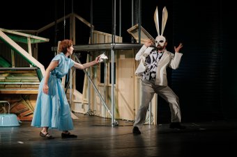 Abszurd mesét visz színre az évad utolsó bemutatójaként a nagyváradi Szigligeti Színház