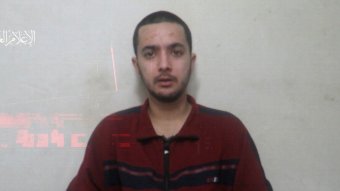 Életben maradt túszról tett közzé videót a Hamász – Az EU kivizsgálást követel a gázai tömegsírok kapcsán