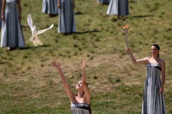 A béke és a remény jegyében gyújtották meg az olimpiai lángot Olümpiában