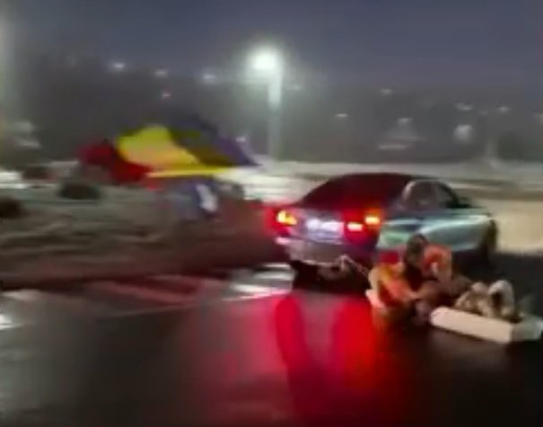 Sokba került a TikTok-kihívás nyomán koporsóval driftelés a fiatal sofőrnek