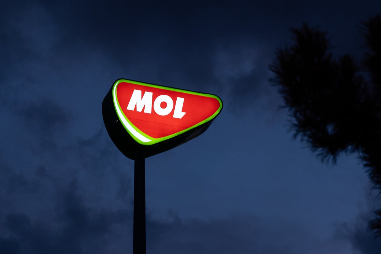 MOL