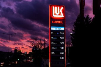 Kormányfő: ha nem találunk megoldást, ellehetetlenülhet a Lukoil romániai működése