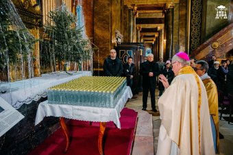 A remény zarándokai: megszentelték a vizet a nagyváradi székesegyházban