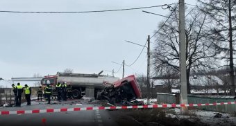 Tartálykocsival ütközött egy személyautó, egy egész család bennégett – FRISSÍTVE