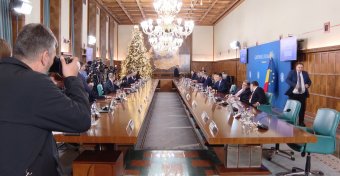 Költségcsökkentés a legmagasabb szinten: 1800 poszt megszüntetését ígéri a kormány