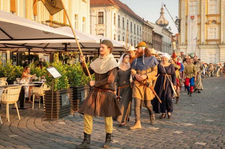 Temesváron mutatkoztak be a Székelyföldről érkező „középkori újrajátszó kézművesek”