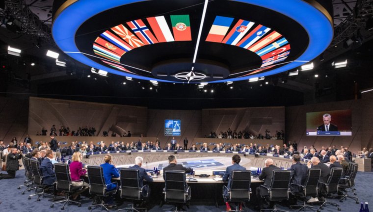 Stoltenberg szerint Ukrajna útja a NATO-tagság felé visszafordíthatatlan, érkeznek az első F-16-osok