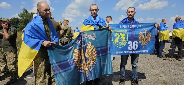 Közel száz ukrán hadifogoly tért haza az orosz fogságból
