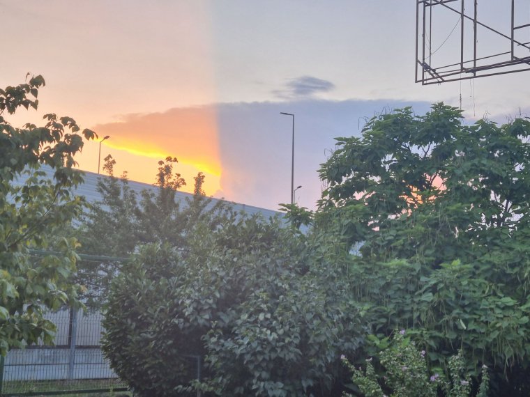 Zivatarokra és kánikulára is figyelmeztetnek a meteorológusok, az éjszaka sem hoz felfrissülést a legtöbb vidéken