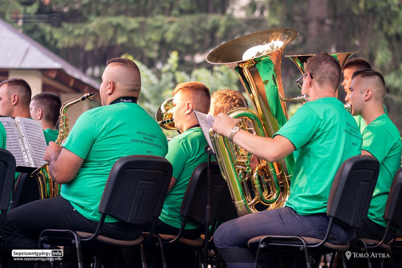 A Rétyi Kováts András Fúvószenekar is többgenerációs közösség, melynek tagjai 12 és 60 év közöttiek •  Fotó: Toró Attila/Sepsiszentgyörgy.info