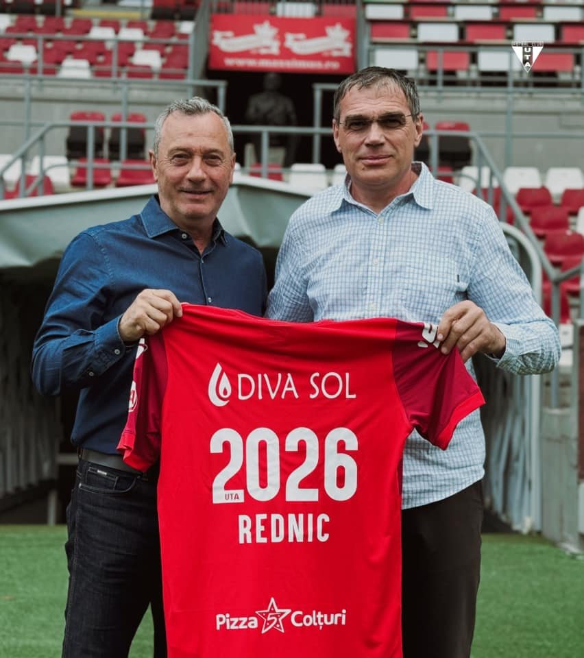 Mircea Rednic vezetőedzővel 2026-ig szerződést hosszabbított a Mészár Sándor irányította klub •  Fotó: Aradi UTA/Facebook