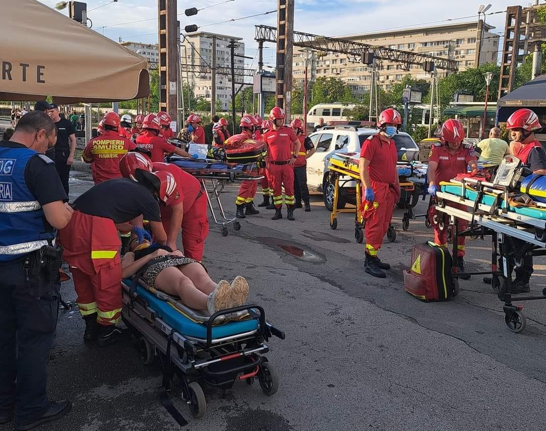 Sok sérültet kellett ellátni a helyszínen •  Fotó: Tudorel Olteanu/Facebook