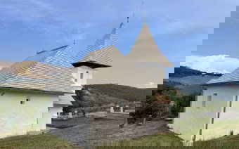 Gyönyörűen megújult a mezőségi Harcó középkori református temploma a magyar kormány jóvoltából