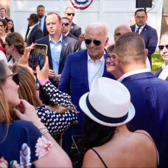 Biden nem akar kiszállni a kampányból, de egyre több párttársa követeli a távozását