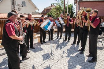 Az erős családi kötelékek és a hagyományok tartják életben az évtizedek óta fennálló vidéki fúvószenekarokat