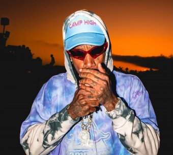 Büntetőeljárás indult az amerikai rapper ellen, aki romániai fellépése közben marihuánás cigarettát szívott