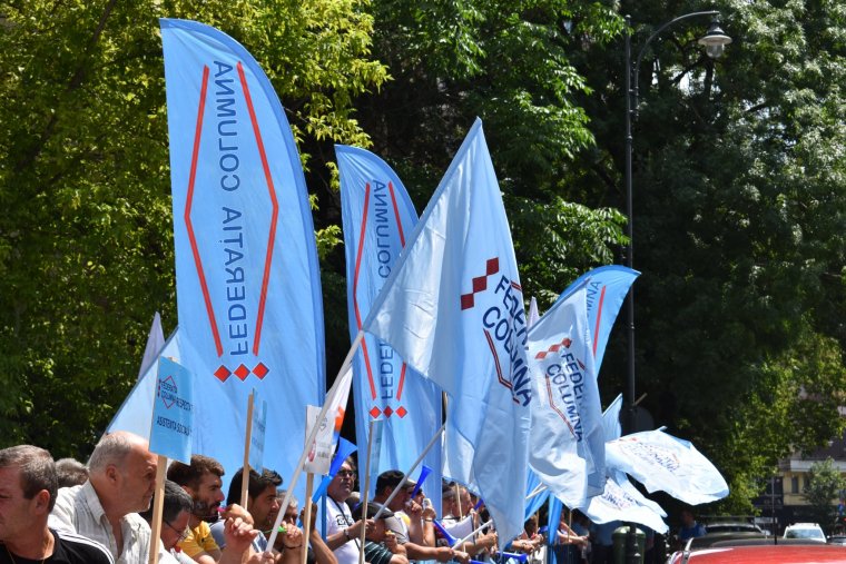 Általános sztrájkkal fenyegetőzik 11 ezer helyi közigazgatási alkalmazott