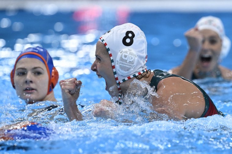A címvédőt legyőzve elődöntőbe jutottak, és olimpiai kvótát is szereztek Keszthelyi Ritáék a vébén