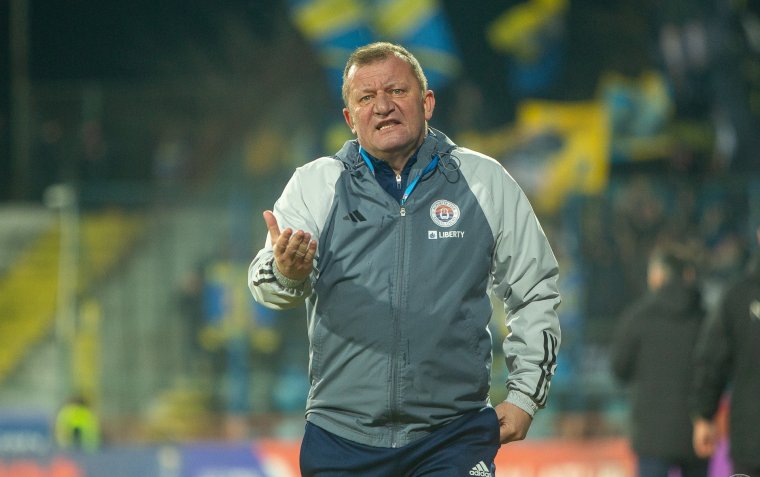 „Ezek a lebarnultak”. Rasszizmussal vádolják az egyik román futballklub edzőjét