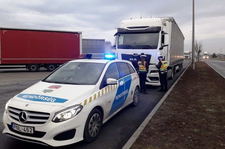 Tehergépkocsikat és buszokat ellenőriz jövő héten a rendőrség