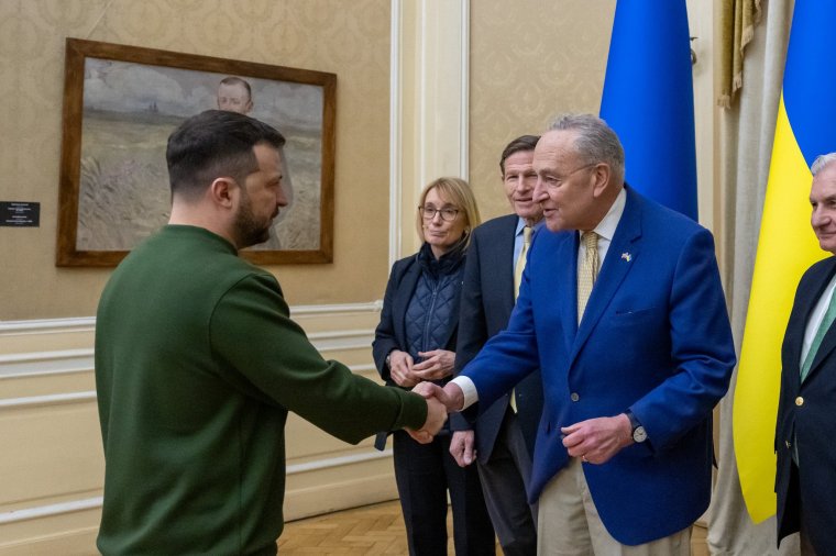 Ukrajna veresége Amerika számára is pusztító következménnyel járna a washingtoni szenátusi demokraták vezetője szerint