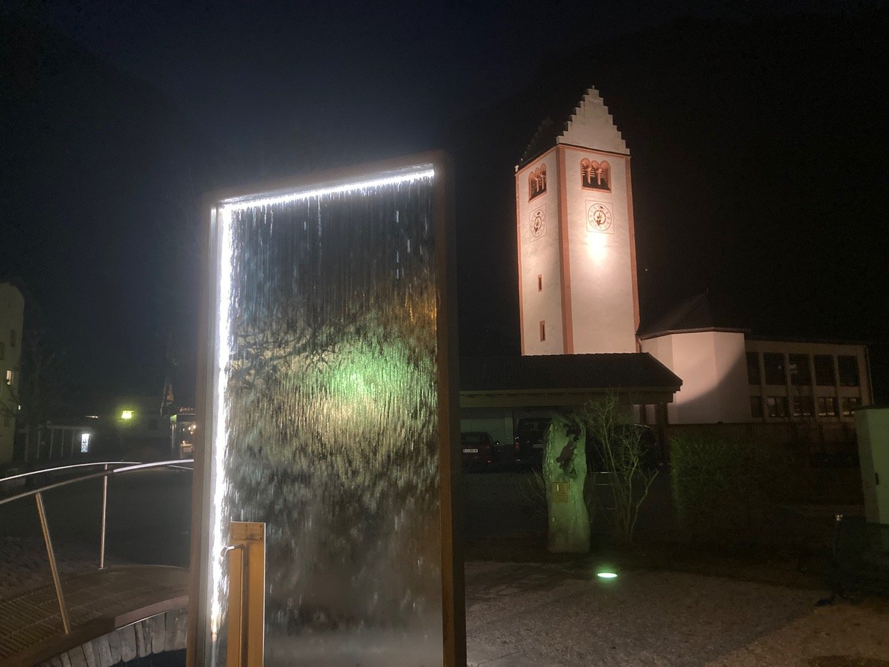 Télen is működik a sajátos szökőkút Fusch an der Grossglochnerstrasse településen •  Fotó: Gazda Árpád