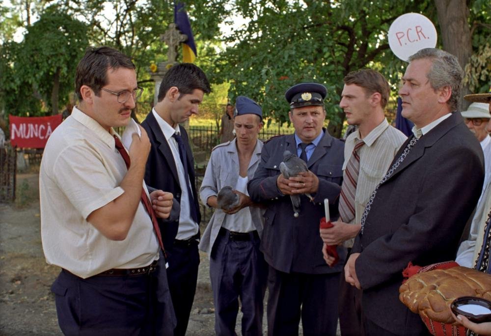 Képkocka Cristian Mungiu 2009-es, Mesék az aranykorból című filmjéből •  Fotó: Amintiri din epoca de aur