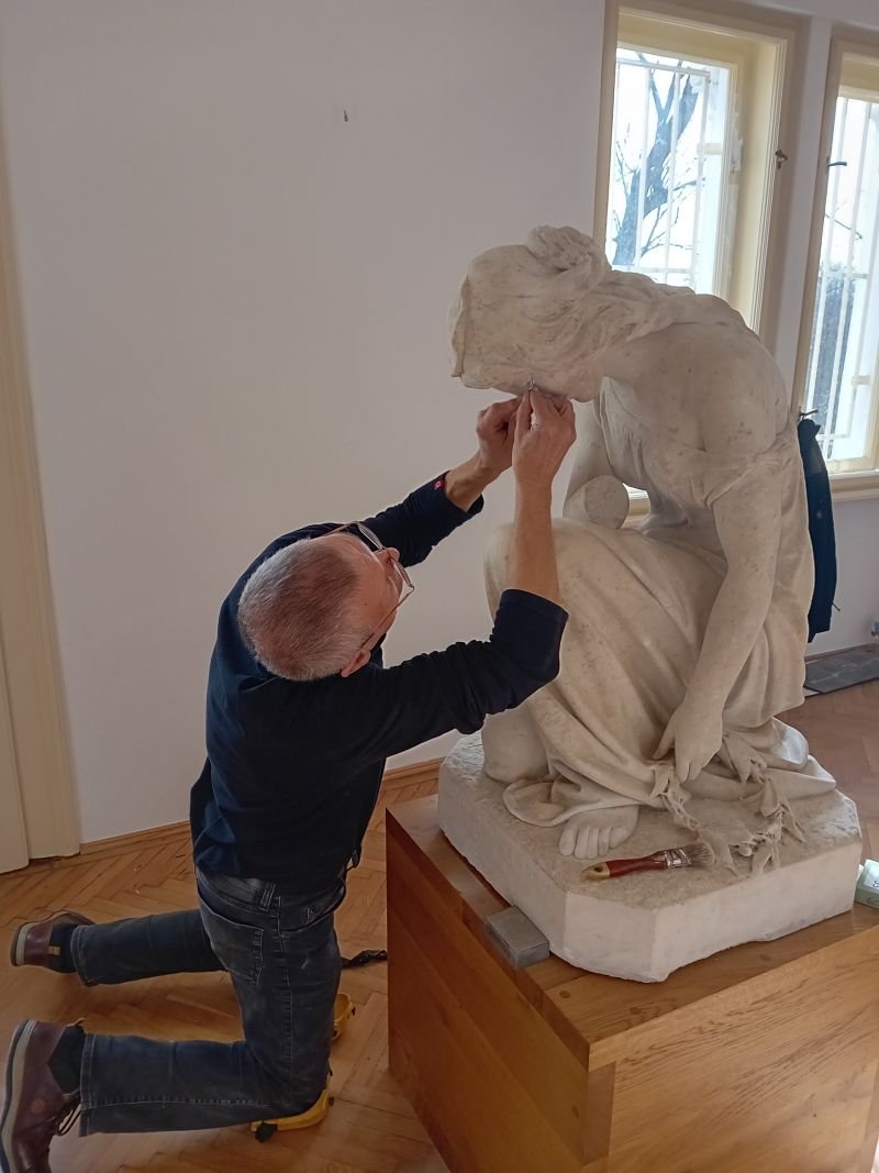 A szobor restaurálását Kocsis Rudolf aradi szobrászművész a napokban fejezte be •  Fotó: Kölcsey Egyesület/via aradihírek.ro