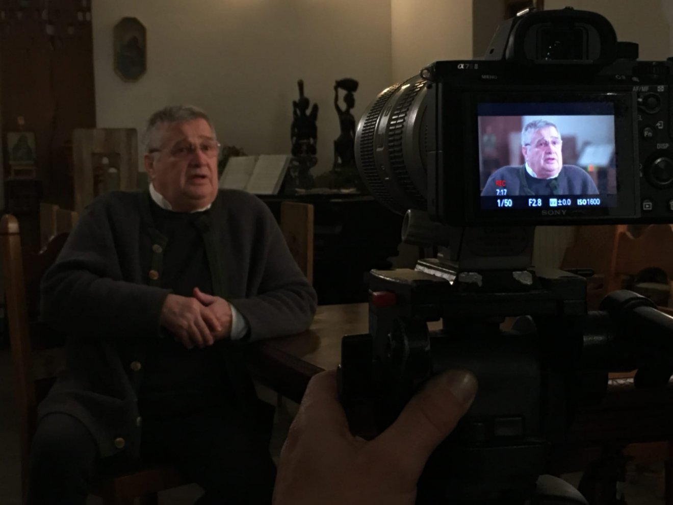 Mircea Dinescu ismert román író, költő, publicista is megszólal a készülő filmben •  Fotó: Bölöni - egy legenda története/Facebook