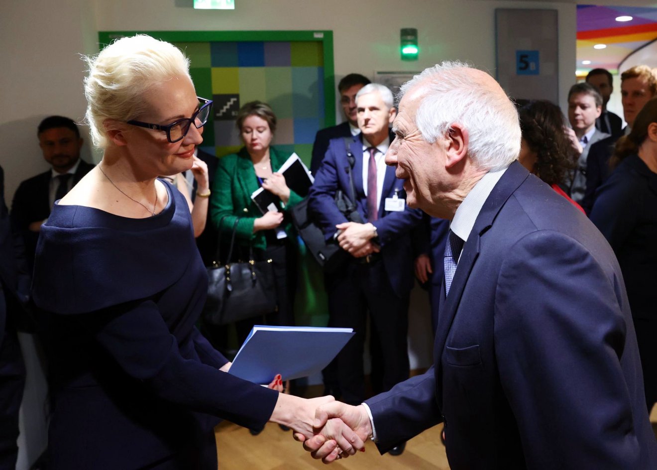 Josep Borrell, az EU diplomáciájának vezetője fogadta Julija Navalnaját, Alekszej Navalnij özvegyét •  Fotó: Josep Borell/X