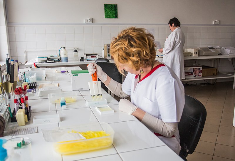 A donor ingyenesenhozzájuthat a vérképlet laboratóriumi eredményeihez •  Fotó: Maros Megyei Vérközpont