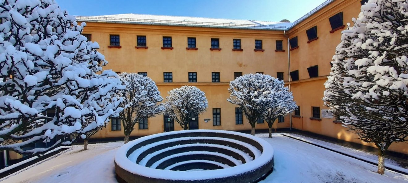 A máramarosszigeti börtön udvara •  Fotó: Máramarosszigeti börtönmúzeum/Facebook/Linzenbold Szabolcs