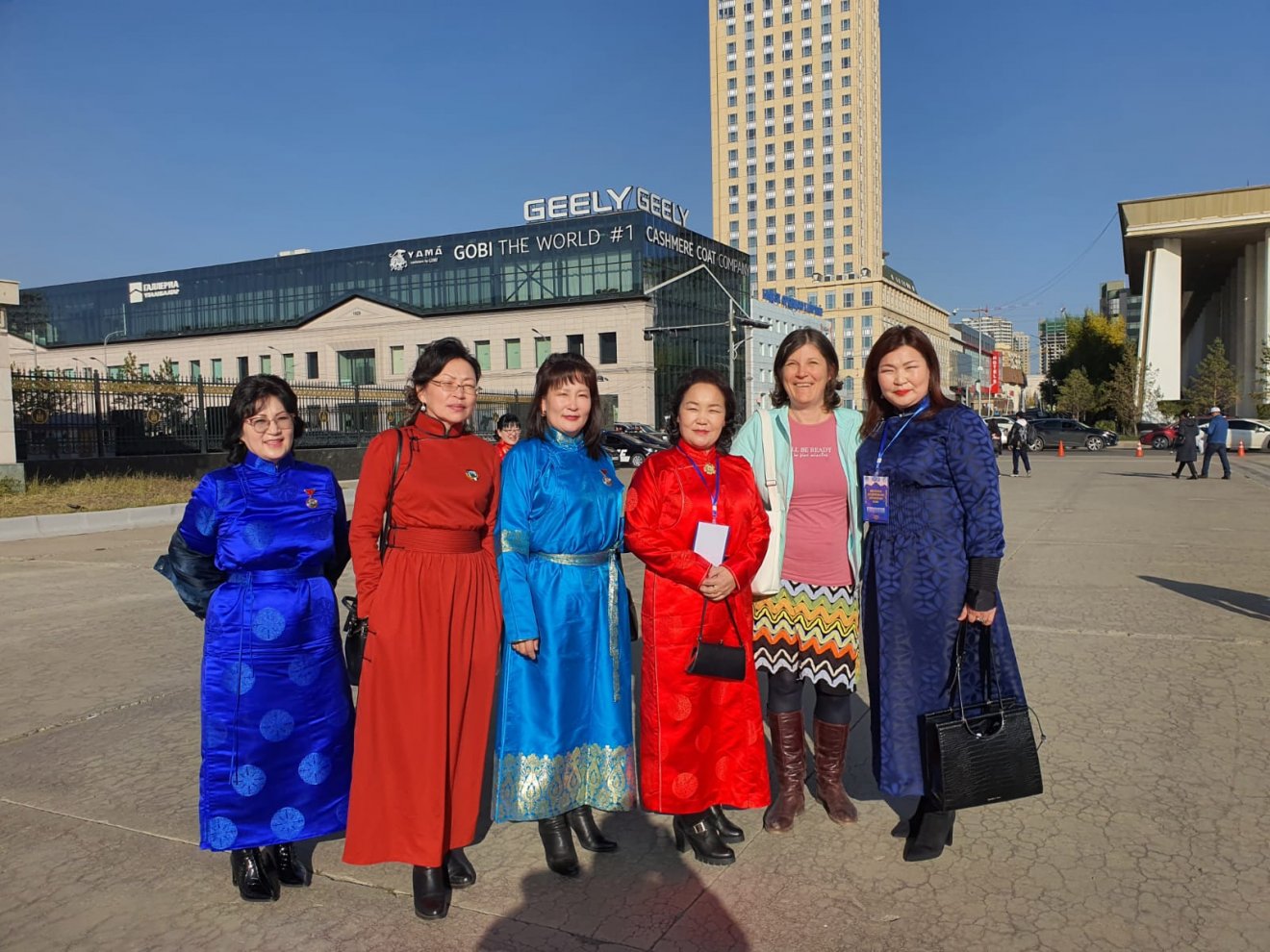 Magyarné Pápai Sarolta (jobbról a második) mongol pedagógusokkal •  Fotó: Magyarné Pápai Sarolta gyűjteménye