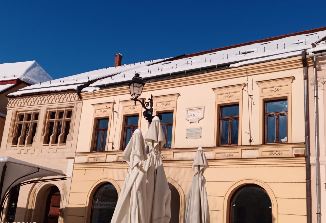 Ebben a főtéri házban született idősebb Lendvay Márton (1807-1858) színész, színházi rendező és énekes, a magyar romantikus színjátszás egyik legkiemelkedőbb 19. századi alakja •  Fotó: Rostás Szabolcs