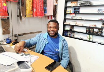 Kamerunból Kolozsvárra: betértünk Erdély egyetlen, afrikai termékeket forgalmazó üzletébe