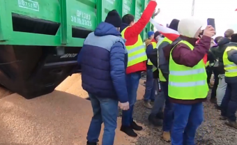 Az EB-elnököt mintázó bábut égettek a lengyelországi gazdatüntetéseken