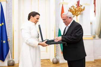 A Magyar Érdemrend nagykeresztjével tüntette ki Kató Béla püspököt Novák Katalin
