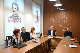 A háromszéki magyarok jobban bíznak a magyar kormányban, mint a román állami intézményekben