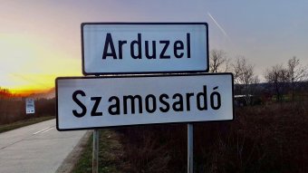 Magyarul is olvasható Szamosardó neve a helységnévtáblán